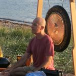Konzertmeditation am Strand Kitzeberg 2019 zusammen mit Kaethe Klang