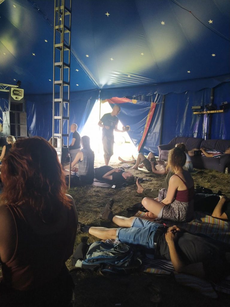 Planetenklang Klangmeditation auf dem Bachblytenfestival 2022 Klangschale