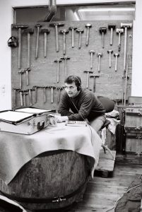 Paiste Gong Werkstatt - Walter Meyer Gongbaumeister & langjähriger Freund hört die Gong Jamsession ab