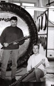 Paiste Werkstatt 1998, Walter Meyer Gongbaumeister und Heiko Schulz-Kosel nach gemeinsamer Klangsession in der Gongmacherei